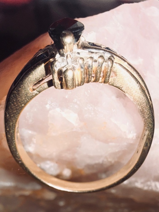 Vintage 10 karat yellow gold, Sapphire, and Diamond ring Sz 7 - Picture 9 of 17